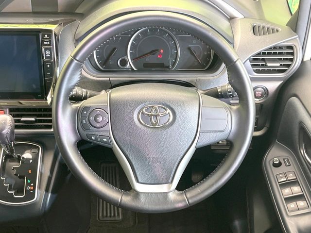 TOYOTA VOXY 2015 Image 31