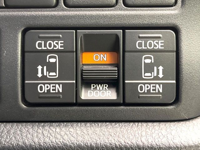 TOYOTA VOXY 2017 Image 31