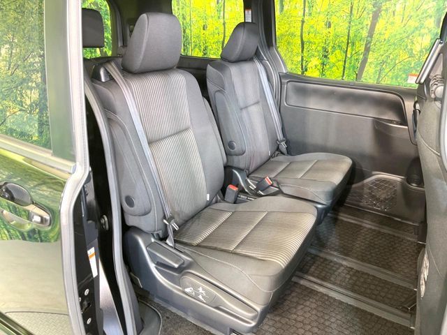 TOYOTA VOXY 2017 Image 31