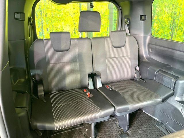 TOYOTA VOXY 2017 Image 31