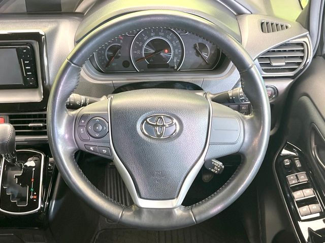 TOYOTA VOXY 2017 Image 31