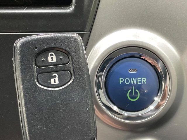 TOYOTA PRIUS ALPHA 2013 Image 31