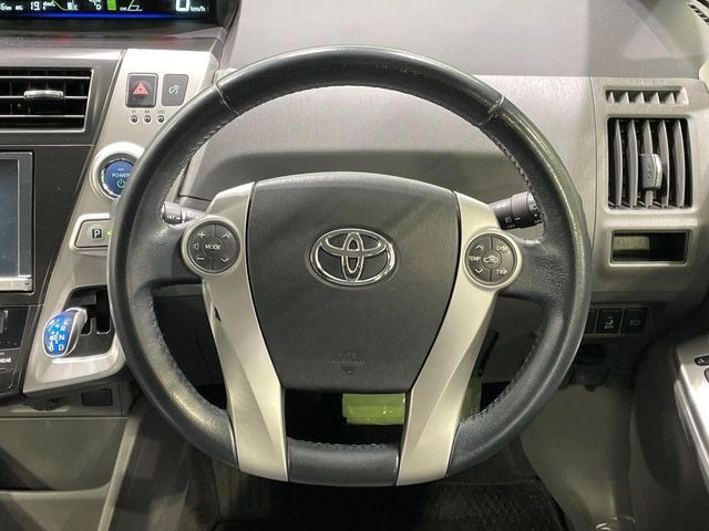 TOYOTA PRIUS ALPHA 2013 Image 31