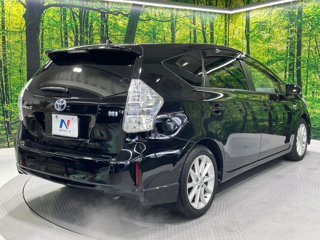 TOYOTA PRIUS ALPHA 2013 Image 31