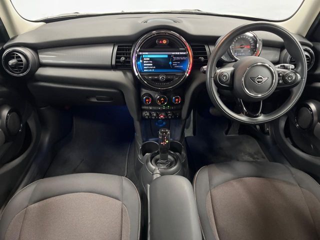 BMW MINI COOPER D 5DOOR 2021 Image 31