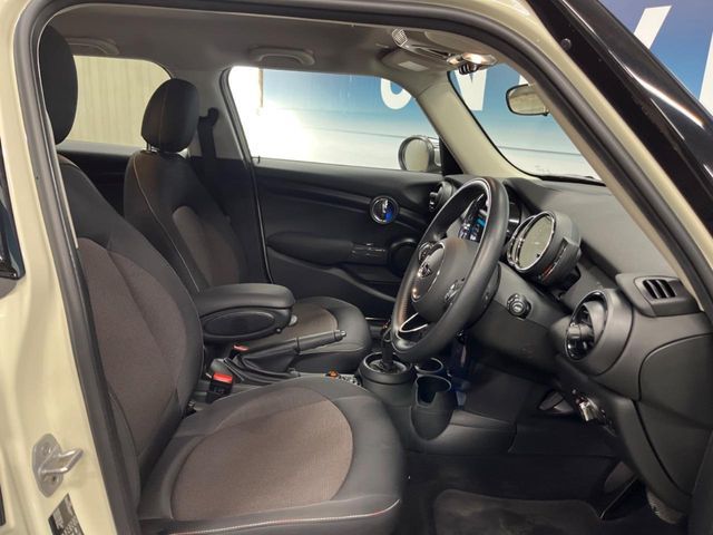 BMW MINI COOPER D 5DOOR 2021 Image 31