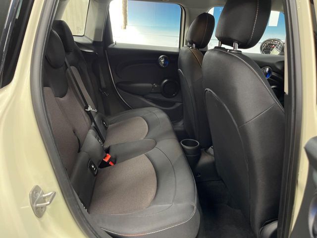 BMW MINI COOPER D 5DOOR 2021 Image 31