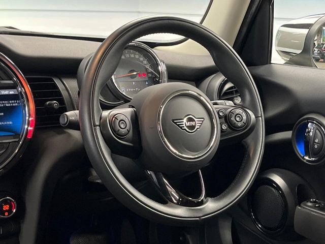 BMW MINI COOPER D 5DOOR 2021 Image 31