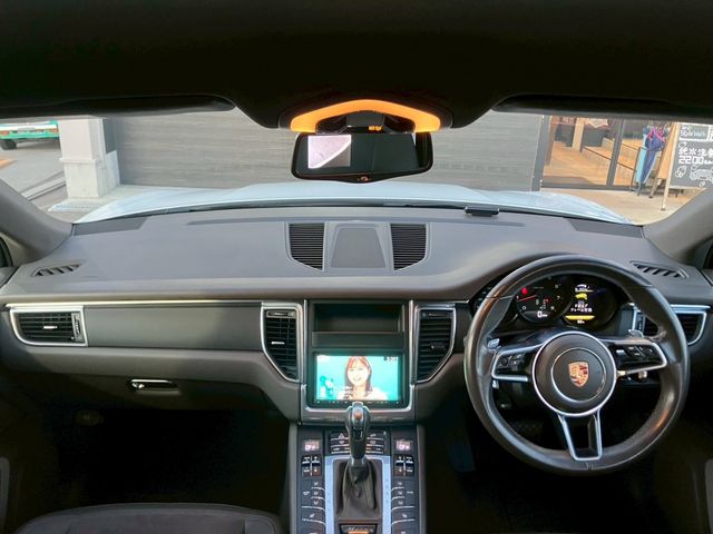 PORSCHE MACAN 2015 Image 31