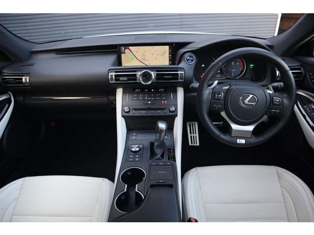 TOYOTA LEXUS RC300H 2022 Image 31