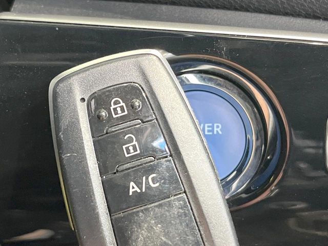 TOYOTA PRIUS PHV 2019 Image 31