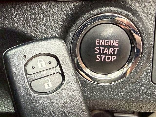 TOYOTA VITZ 2015 Image 31