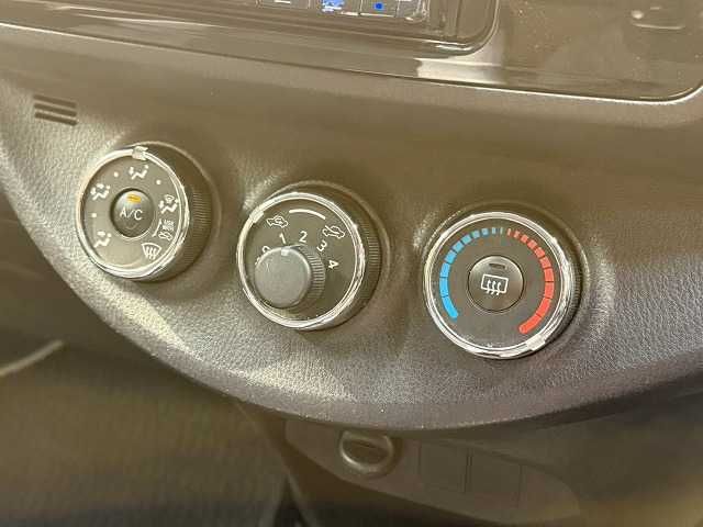 TOYOTA VITZ 2015 Image 31