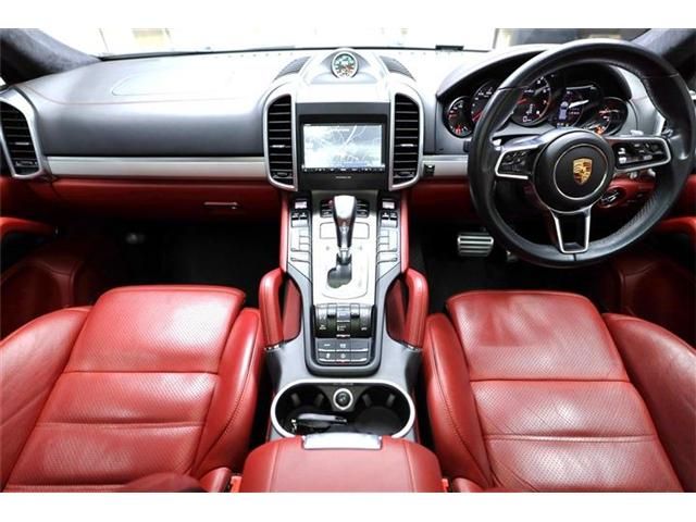 PORSCHE CAYENNE 2015 Image 31