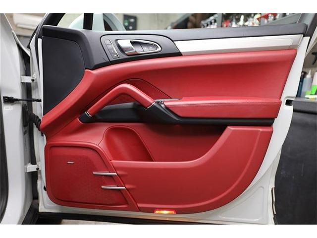 PORSCHE CAYENNE 2015 Image 31