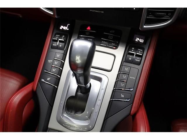 PORSCHE CAYENNE 2015 Image 31