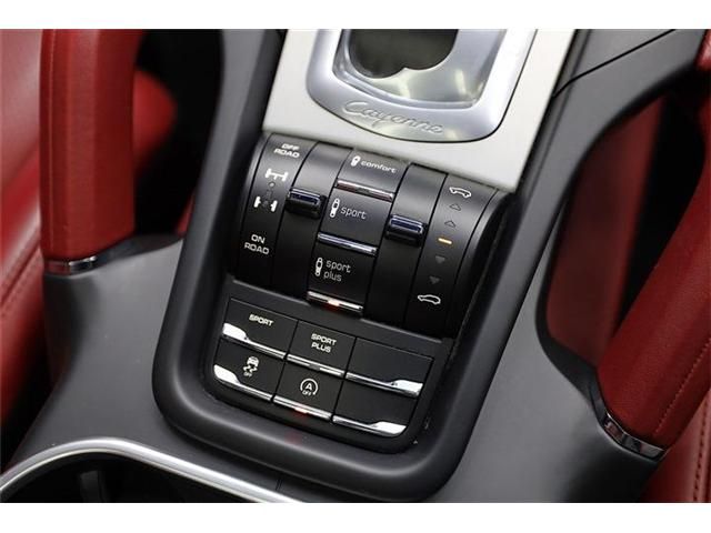 PORSCHE CAYENNE 2015 Image 31