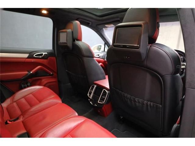 PORSCHE CAYENNE 2015 Image 31