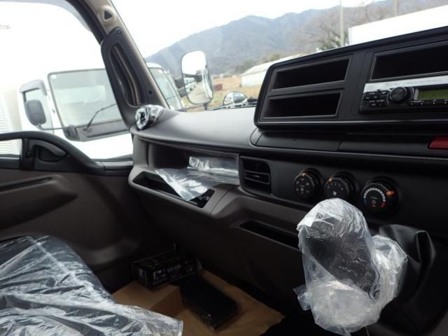 MITSUBISHI CANTER 2025 Image 31