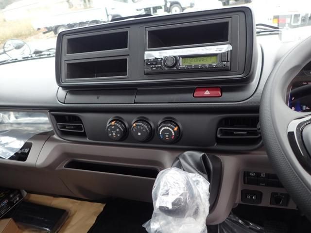 MITSUBISHI CANTER 2025 Image 31