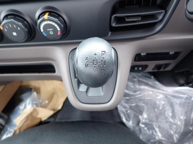 MITSUBISHI CANTER 2025 Image 31