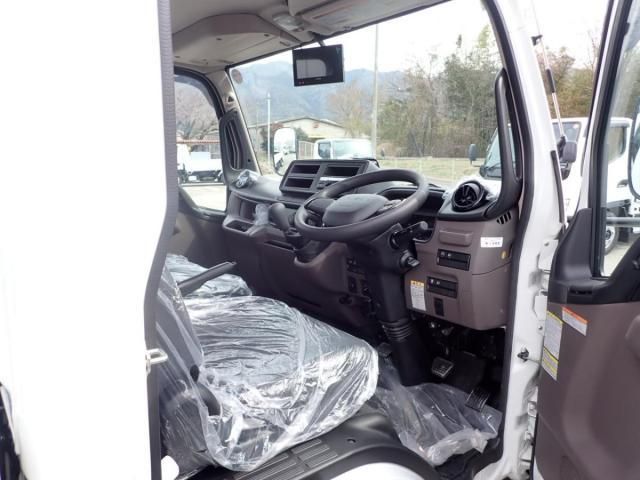 MITSUBISHI CANTER 2025 Image 31