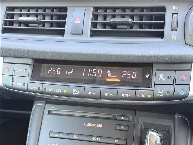 TOYOTA LEXUS CT200H 2011 Image 31