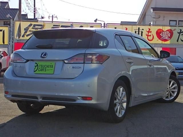 TOYOTA LEXUS CT200H 2011 Image 31