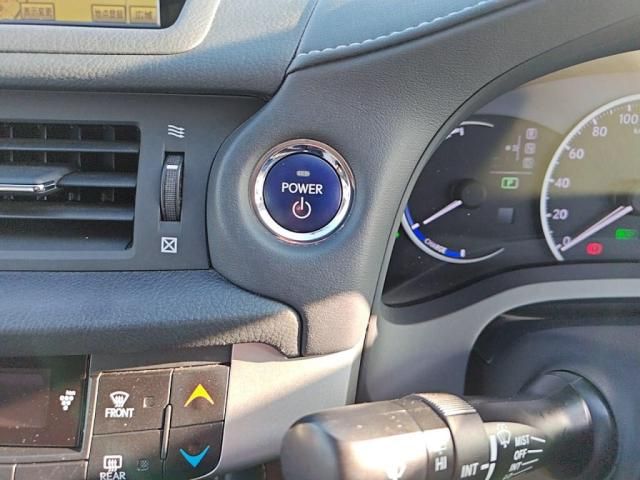 TOYOTA LEXUS CT200H 2011 Image 31