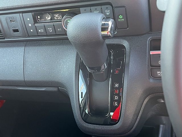 HONDA N BOX CUSTOM 2024 Image 31