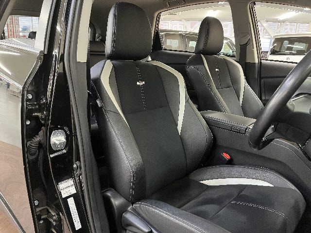 TOYOTA PRIUS ALPHA 2019 Image 31