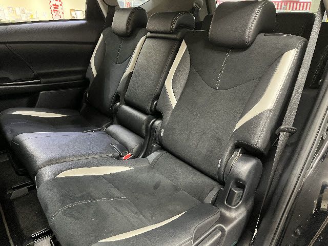 TOYOTA PRIUS ALPHA 2019 Image 31