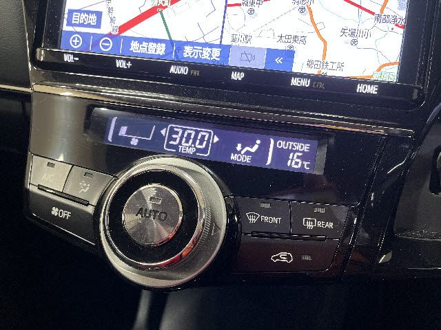 TOYOTA PRIUS ALPHA 2019 Image 31