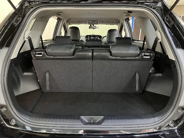 TOYOTA PRIUS ALPHA 2019 Image 31