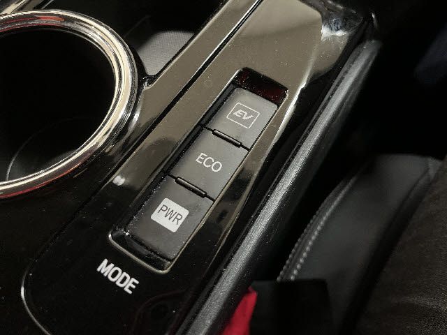 TOYOTA PRIUS ALPHA 2019 Image 31