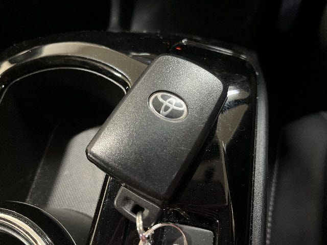 TOYOTA PRIUS ALPHA 2019 Image 31