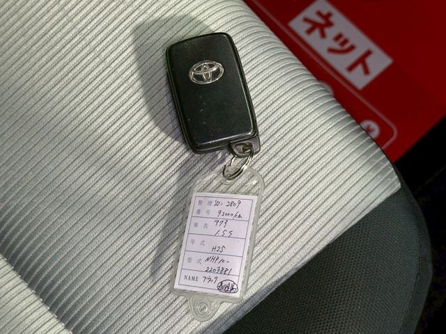 TOYOTA AQUA 2013 Image 31