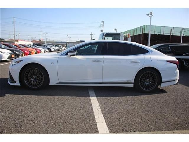 TOYOTA LEXUS LS500H 2021 Image 31