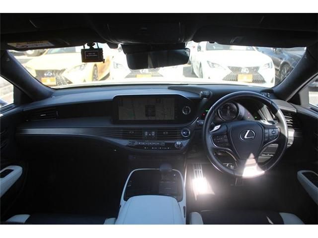 TOYOTA LEXUS LS500H 2021 Image 31