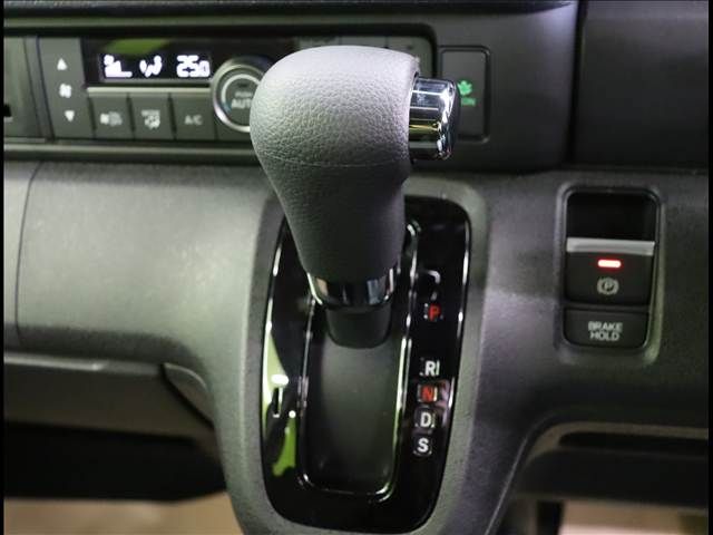 HONDA N BOX CUSTOM 2025 Image 31