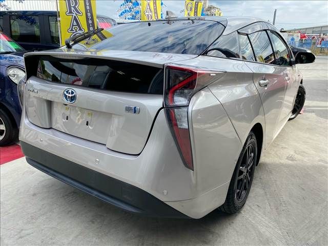 TOYOTA PRIUS 2016 Image 31