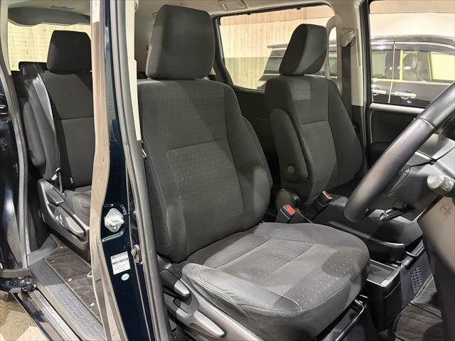 TOYOTA VOXY HYBRID 2016 Image 31