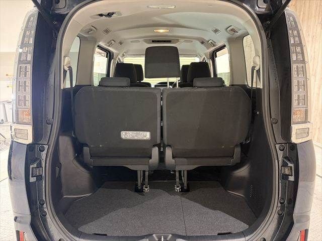 TOYOTA VOXY HYBRID 2016 Image 31