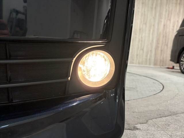 TOYOTA VOXY HYBRID 2016 Image 31