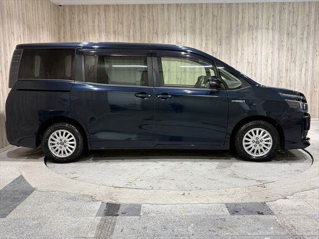 TOYOTA VOXY HYBRID 2016 Image 31