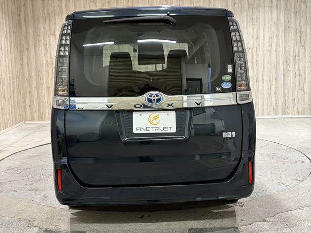 TOYOTA VOXY HYBRID 2016 Image 31