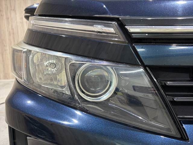 TOYOTA VOXY HYBRID 2016 Image 31