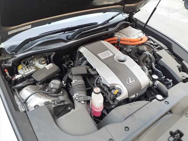 TOYOTA LEXUS RC300H 2017 Image 31