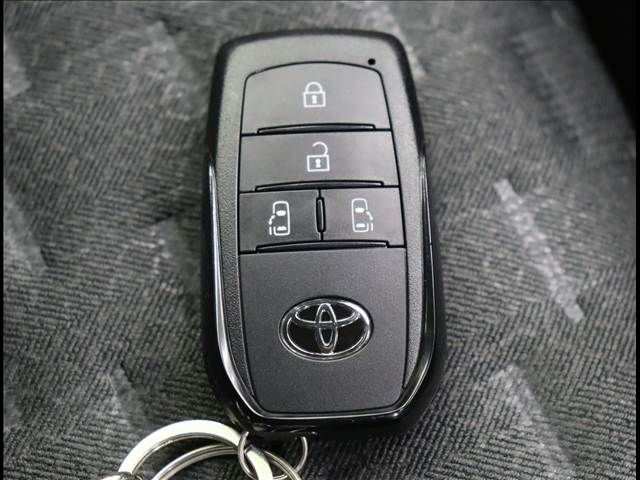 TOYOTA VOXY HYBRID 2023 Image 31