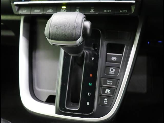 TOYOTA VOXY HYBRID 2023 Image 31